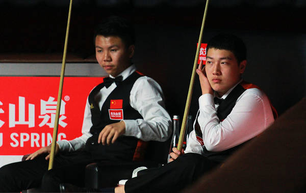 2015年世界杯，周跃龙与颜丙涛代表中国B队夺得冠军